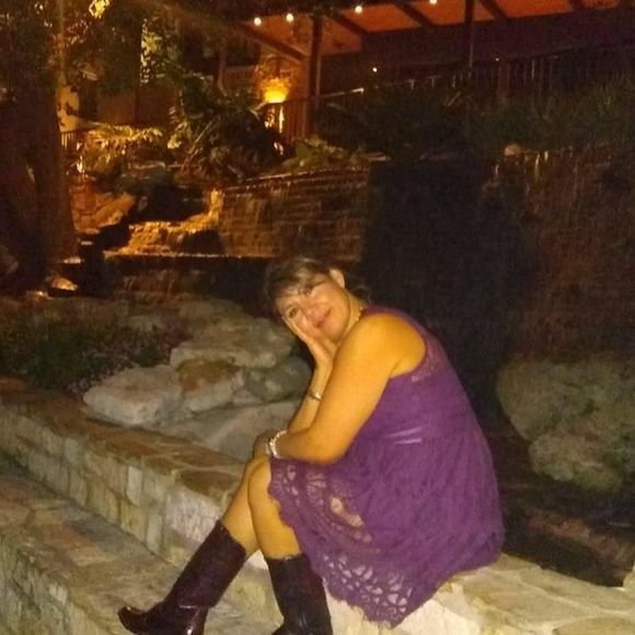 Meet your Posher, Gloria - Picture 1 of 1